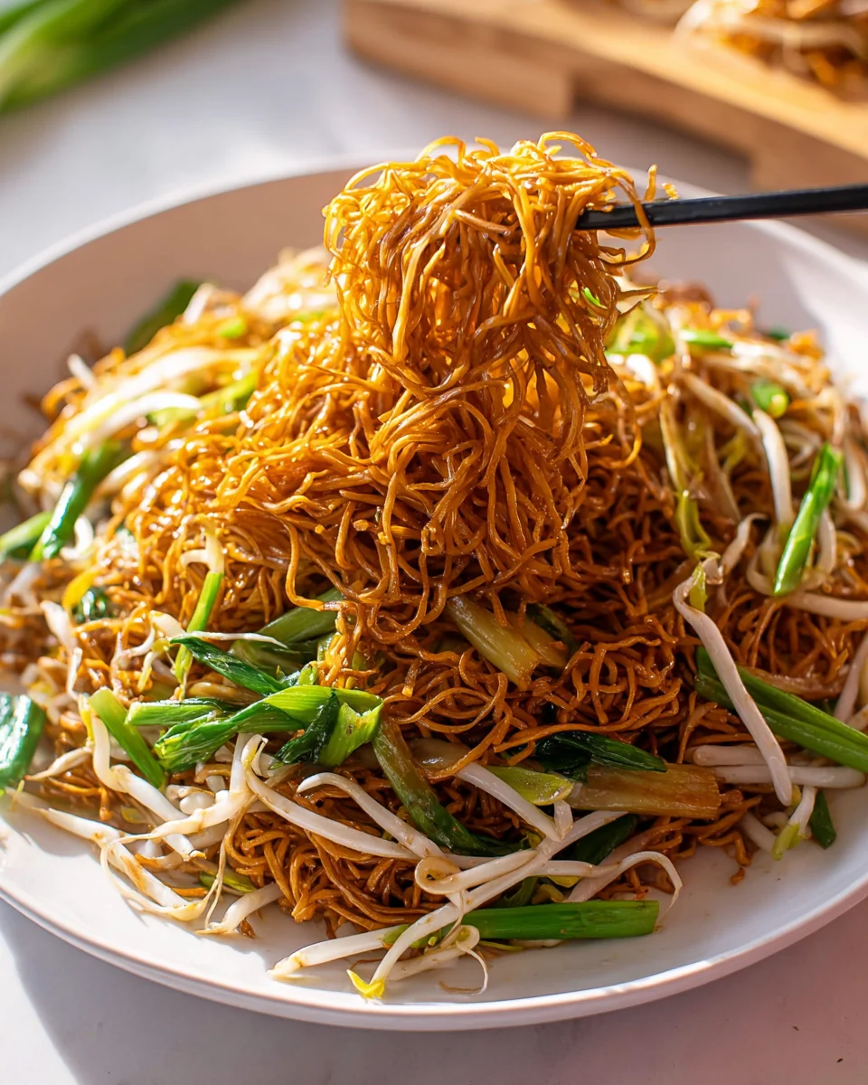 Authentisches Kantonesisches Chow Mein mit Rindfleisch