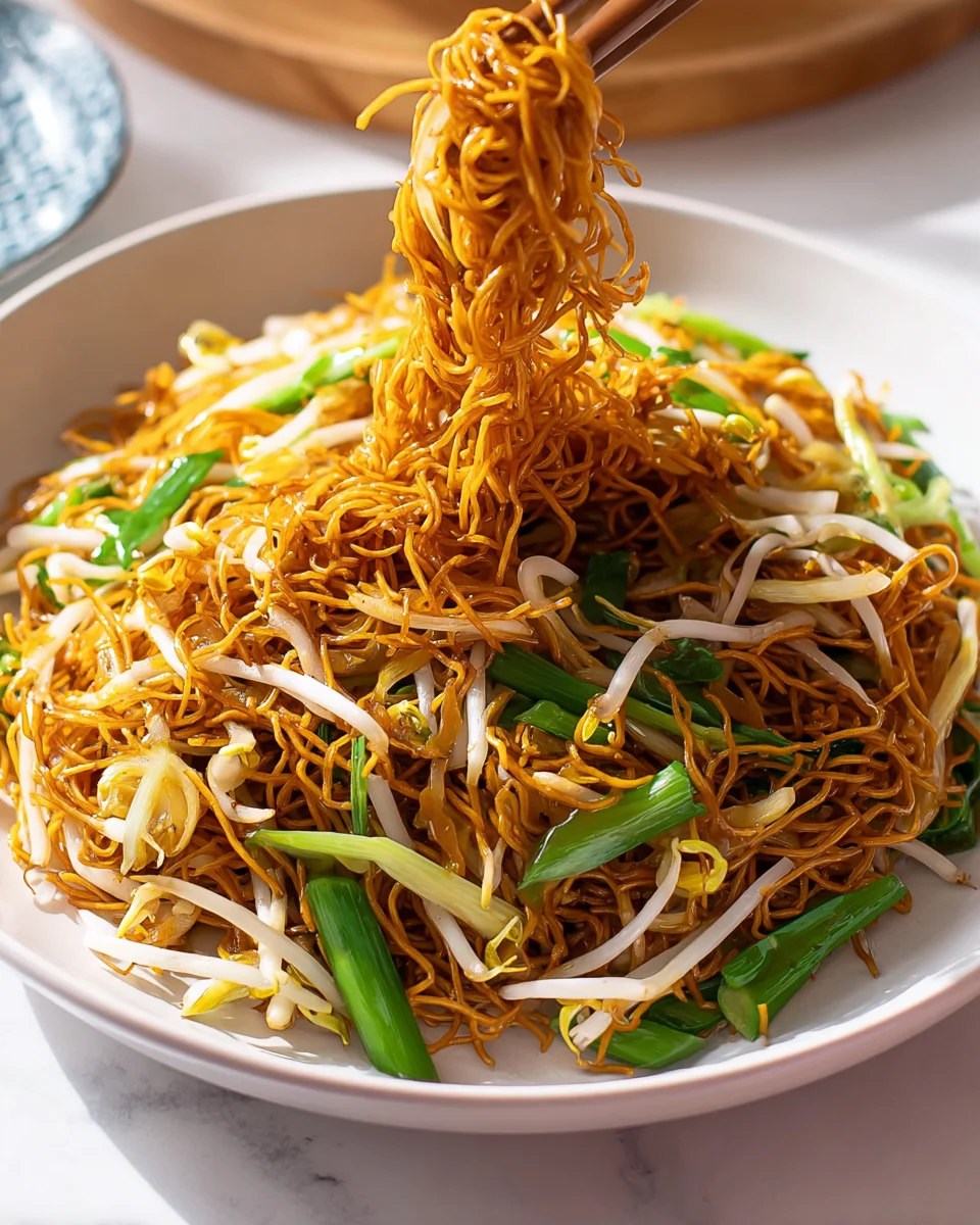 Authentisches Kantonesisches Chow Mein mit Rindfleisch